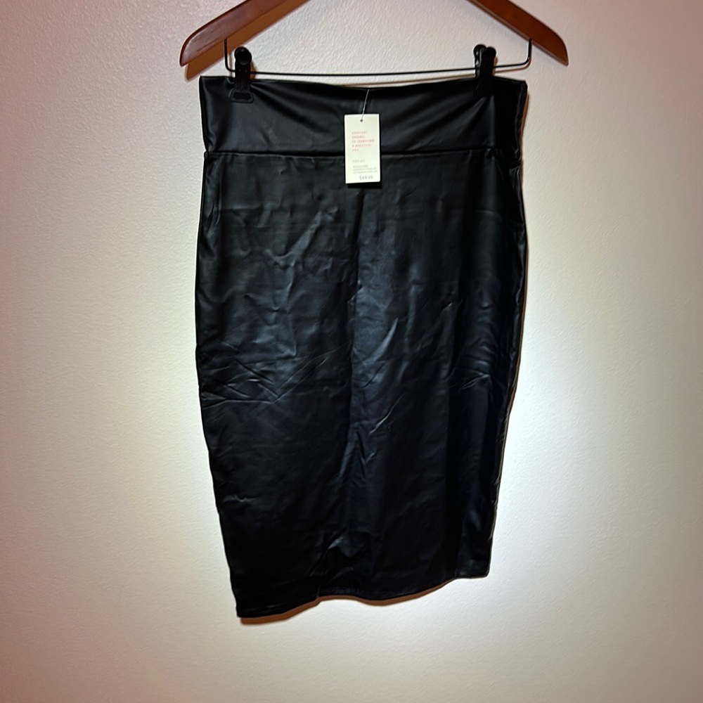 NWT. Simlu faux black leather skirt. size L.